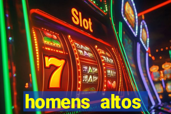 homens altos sarados pelados